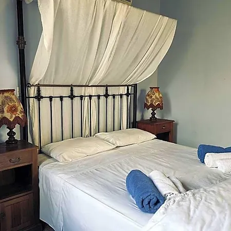 Porfyrios Otel